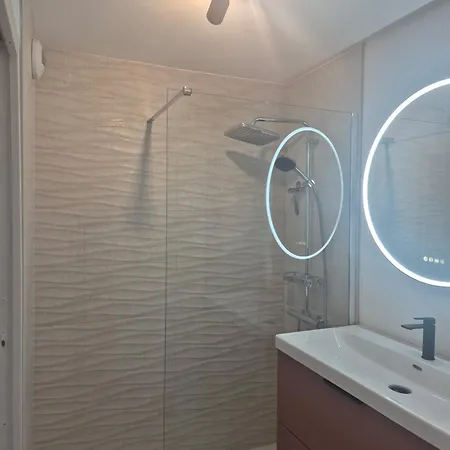 T3 Renove Avec Piscine,terrasse Et Climatisation * Fréjus